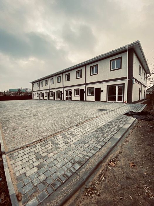 Таунхаус 45м2 2к в зданому будинку + парковка + задній двір