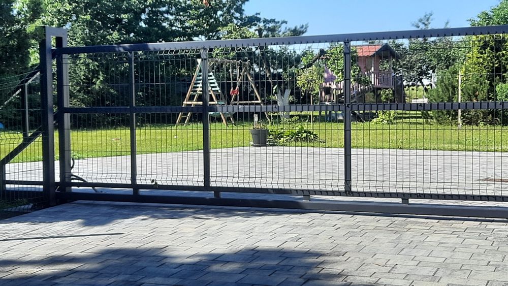 Okazja                           Brama przesuwna ze słupami (furtka)