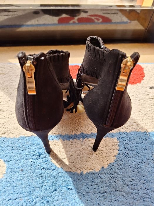 Sandálias de Camurça Pretas com Franja H&D T: 41