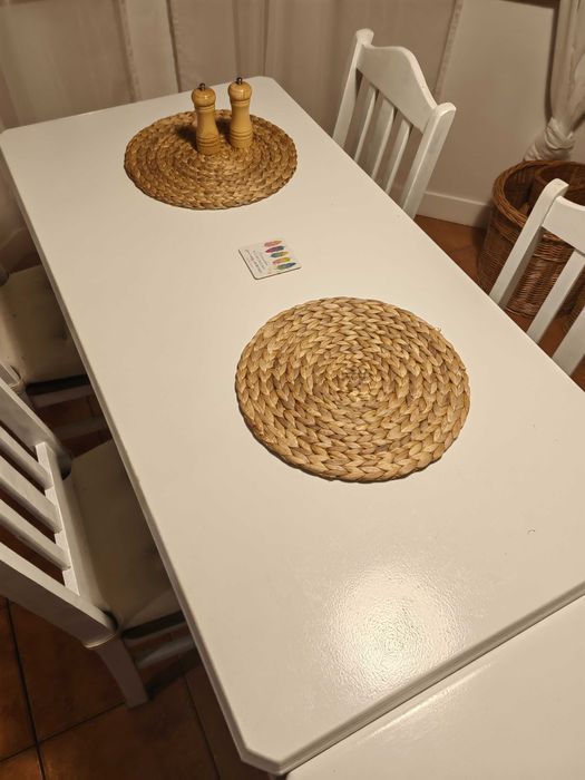 Stół drewniany i 4 krzesła