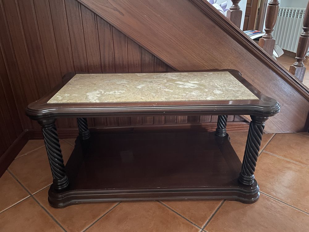 Mesa de centro em Madeira e tampo em mármore