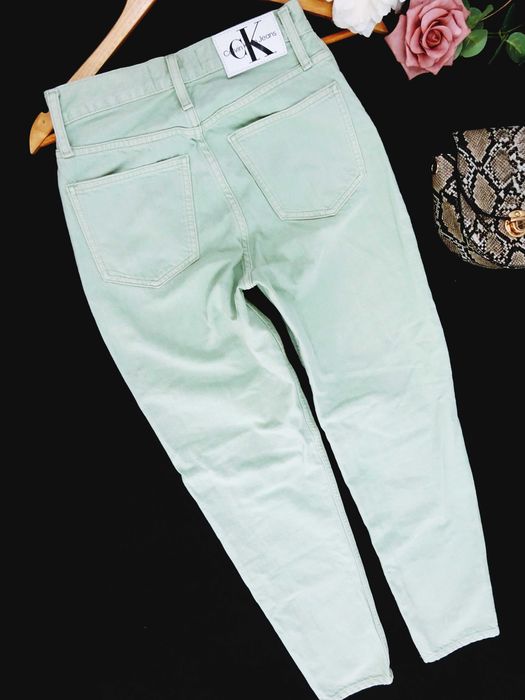 F72 miętowe jeansy damskie Calvin Klein mom fit dzinsy wysokie XS 34