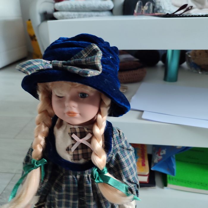 S lalkę z porcelany 43 cm, stan idealny