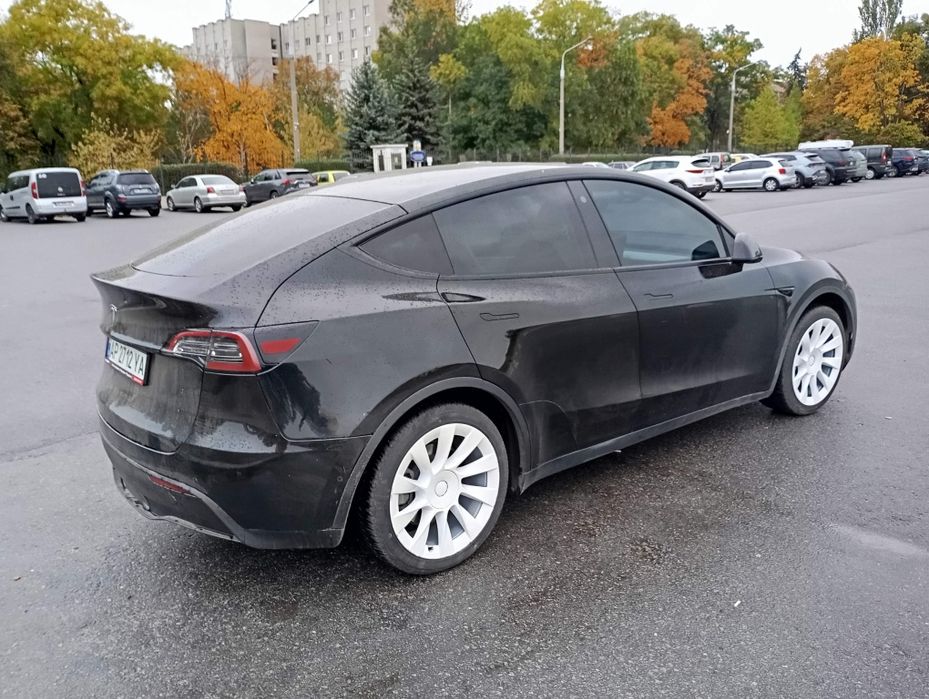 Tesla Y Long Range Motor 2021 год черная