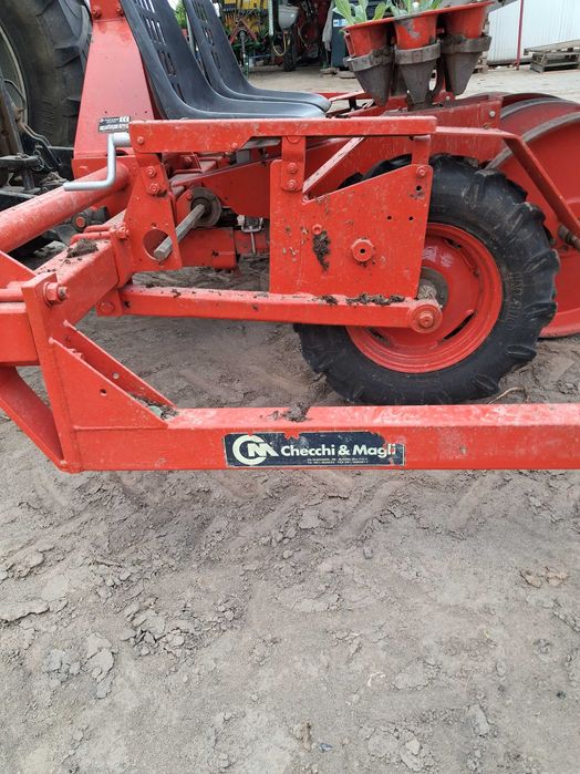 Sprzedam sadzarkę 2 rzędową checchi magli