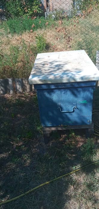 Продам 3-рамкову медогонку та вулики лежаки