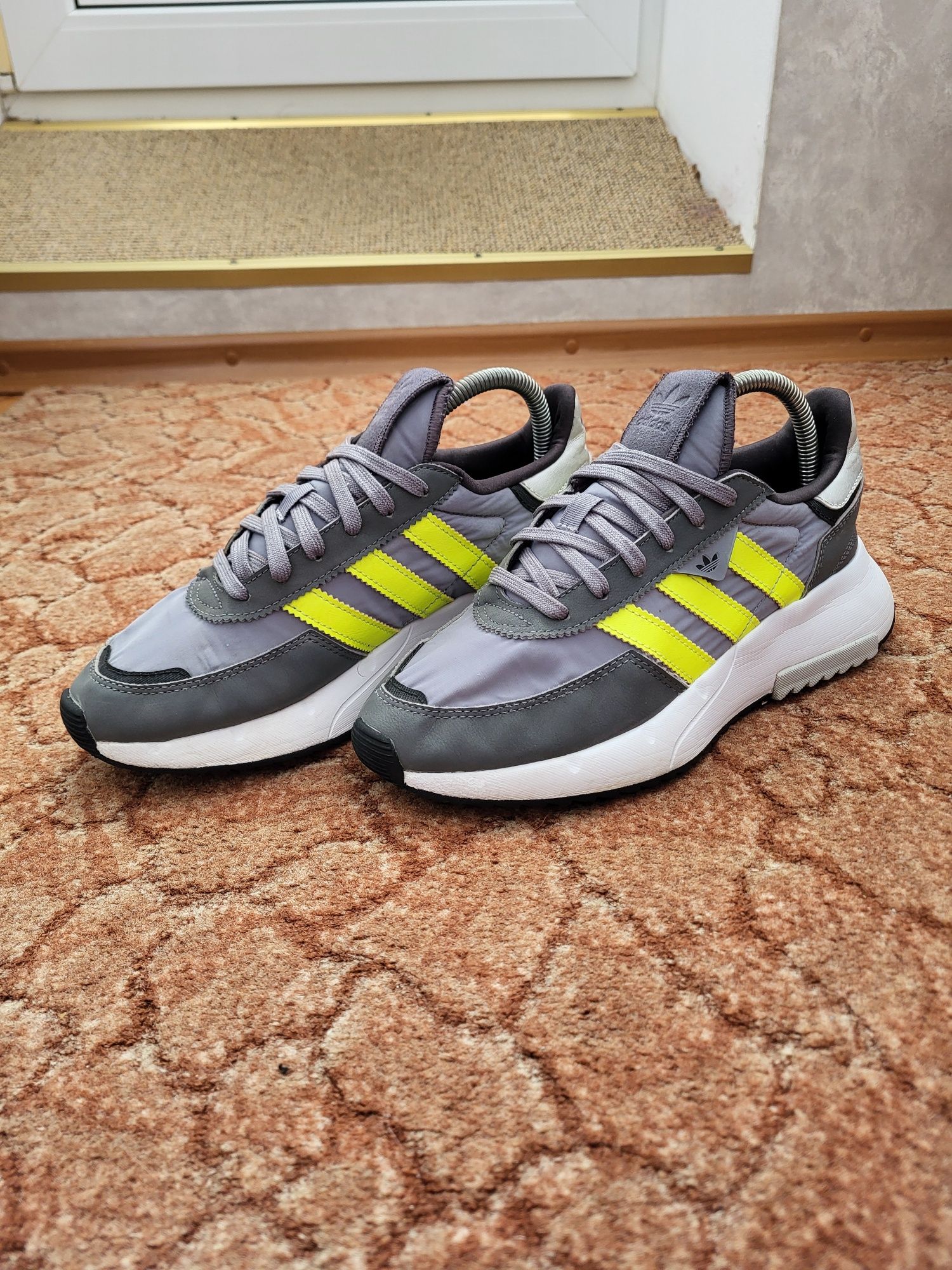Оригинальные женские кроссовки Adidas Retropy