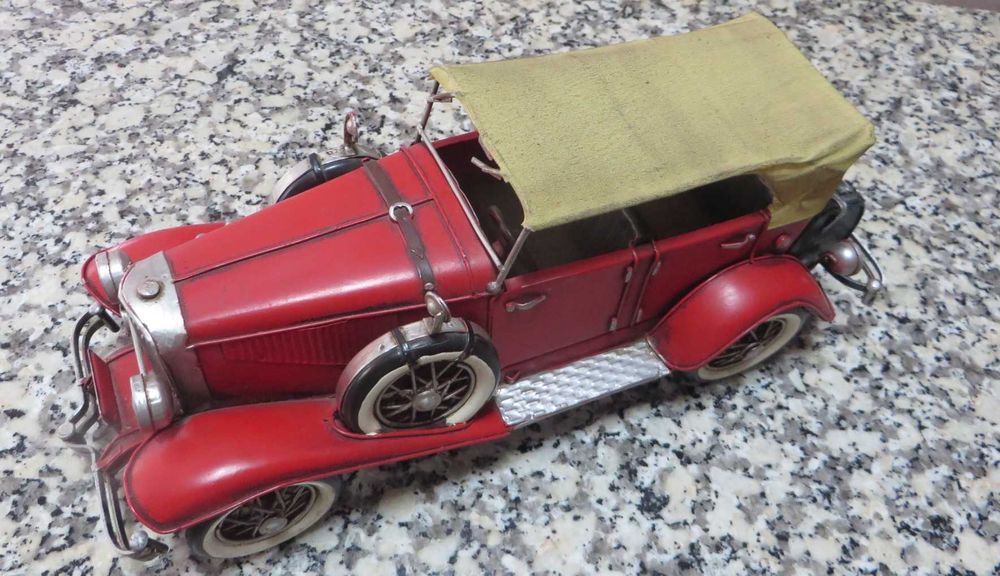 Carro de coleção em chapa