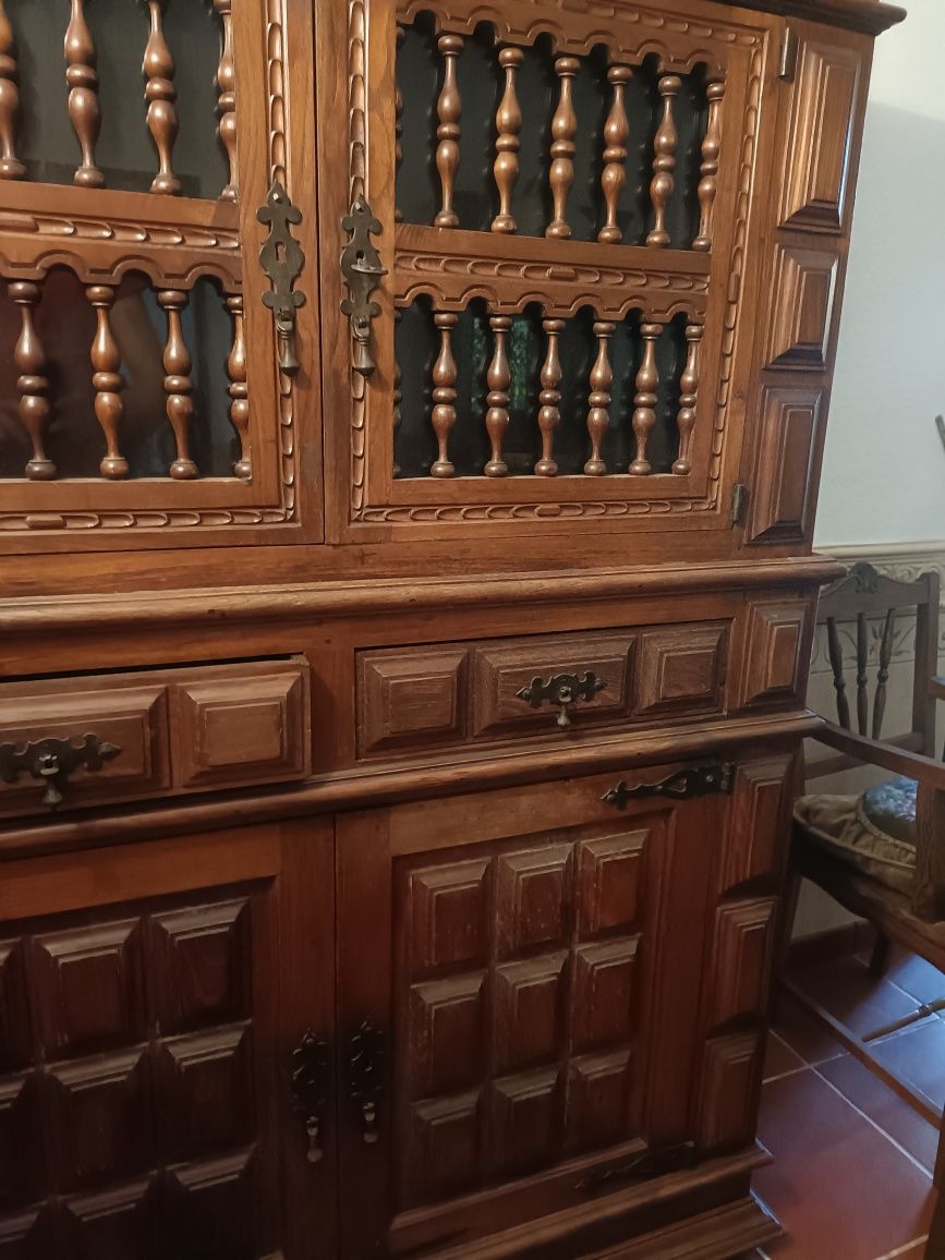 Cristaleira madeira maciça do século XVII