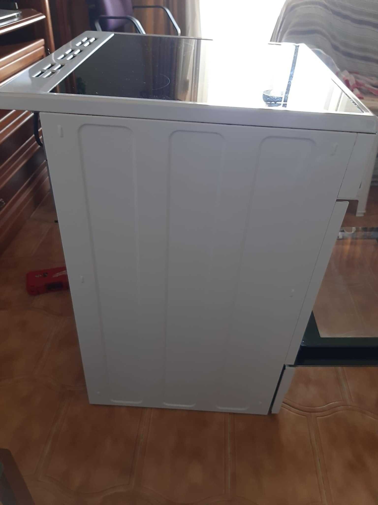 Fogão eléctrico com placa de vitoceramica