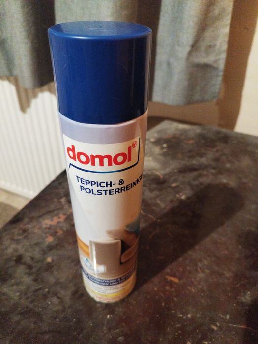 Spray do czyszczenia dywanów i tapicerki