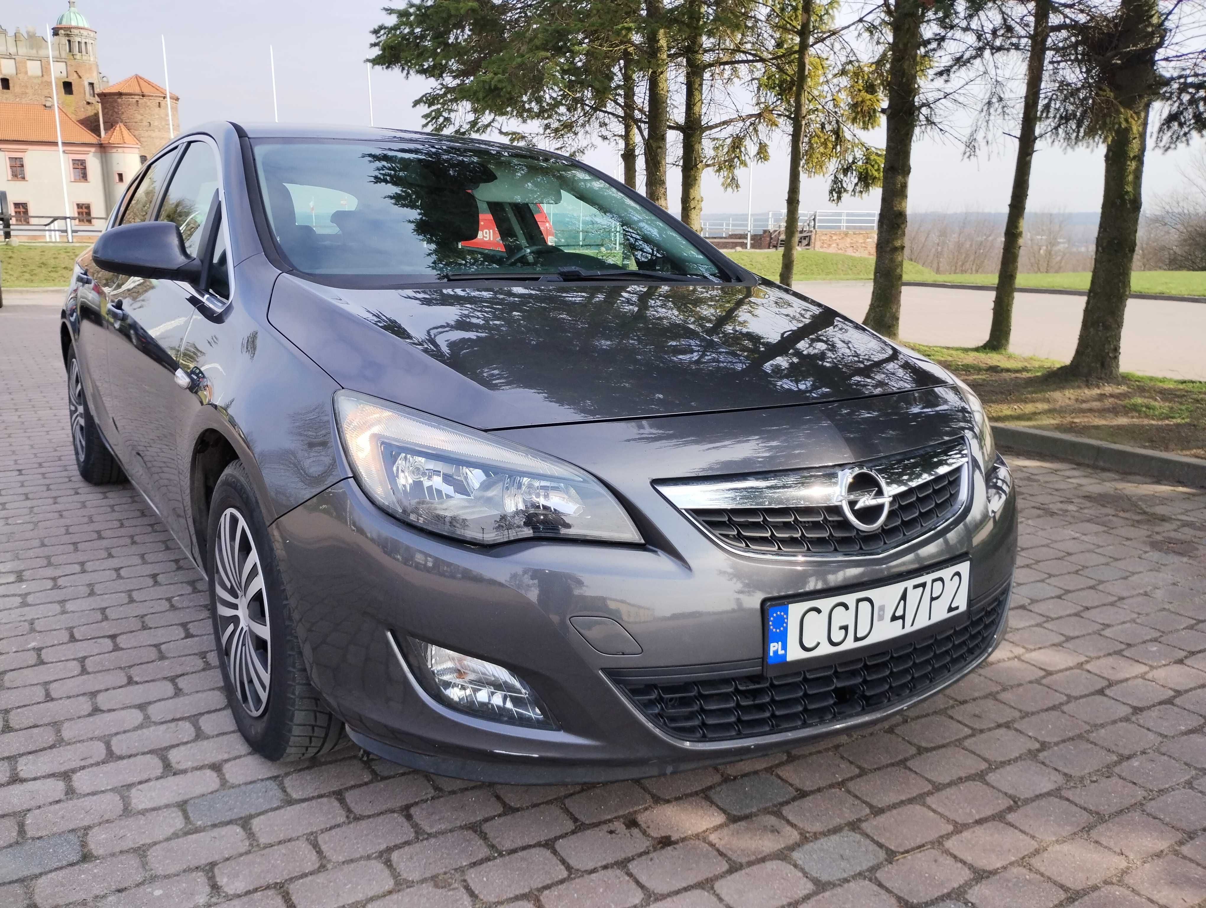 Opel Astra 1.4 turbo COSMO