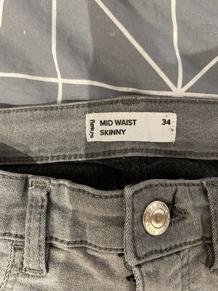 Szare skiny jeans