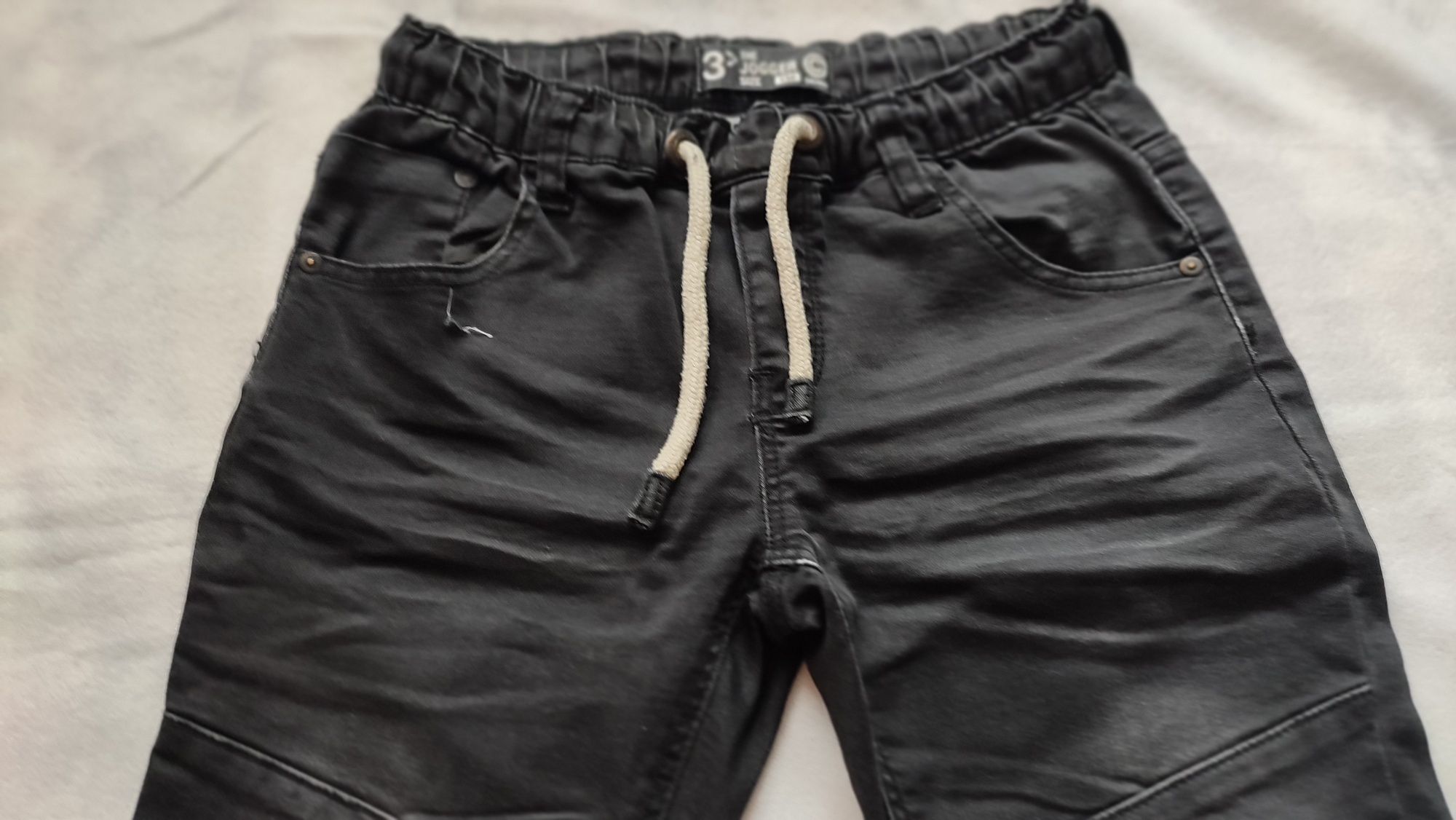 czarne spodnie jeansowe, używane