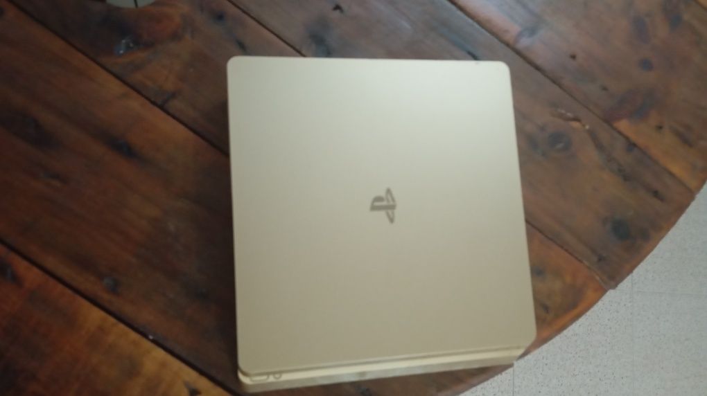 Ps4 500 GB Golden Edition sem comando