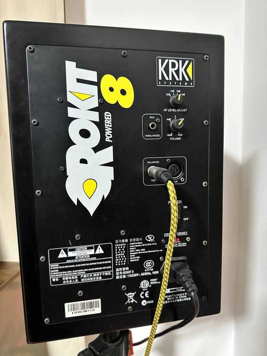 KRK Rokit 8 (в дерев'яному корпусі)