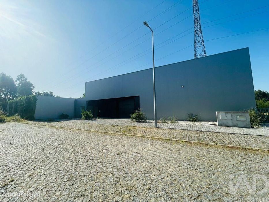 Loja / Estabelecimento Comercial em Mujães de 361,00 m2