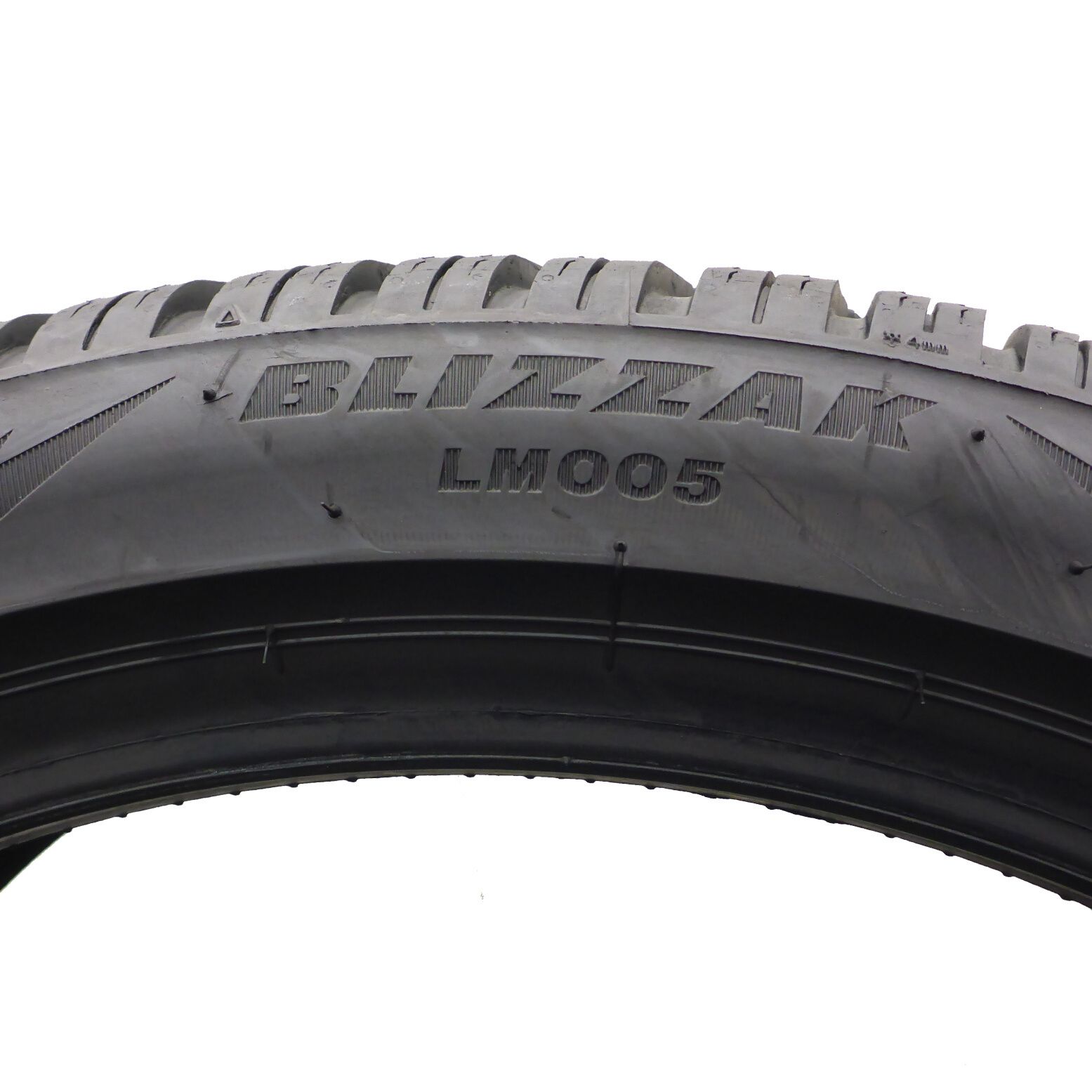 Opony 235/40/19 Bridgestone 235/40R19 96V XL Lm005 Zimowe 2024 7-7,2mm