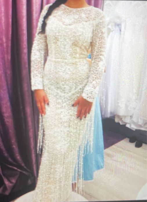 Весільна або вечірня сукня