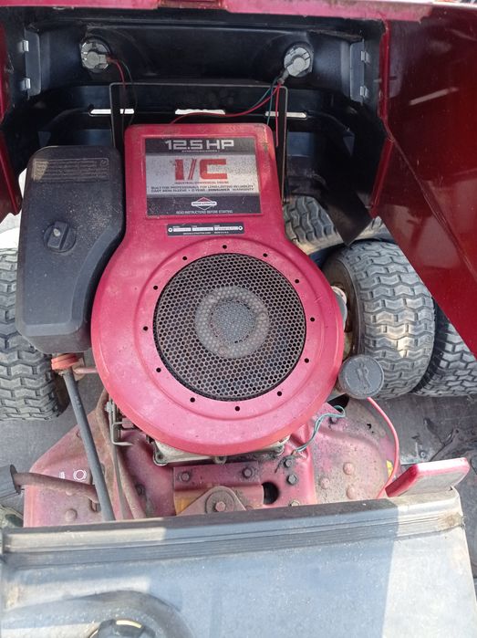 Traktorek ogrodowy ciagniczek