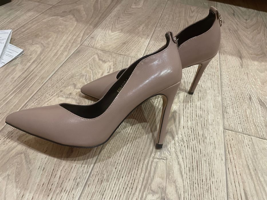 Туфлі на підборах