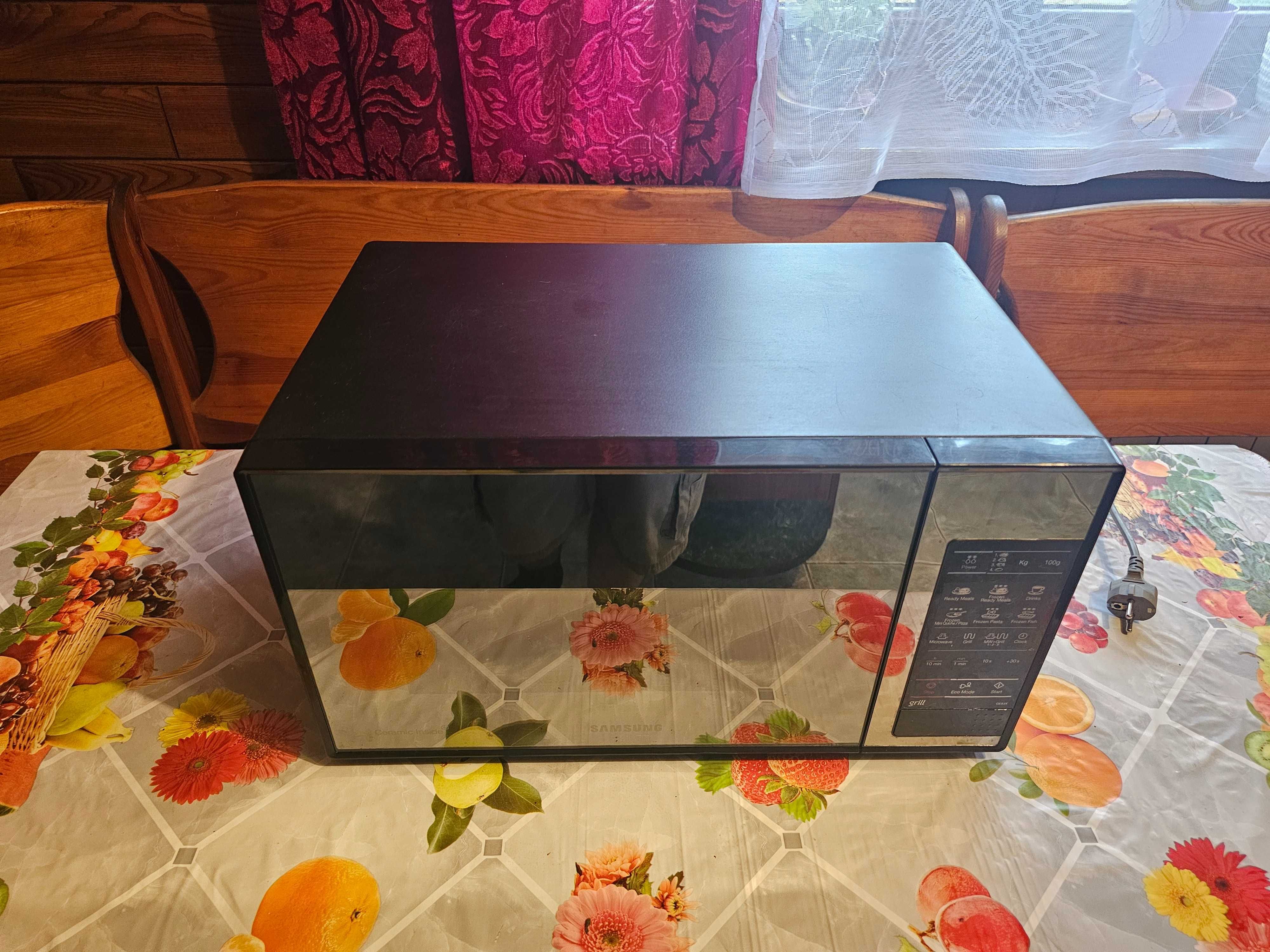 Mikrofala GE83X 800W