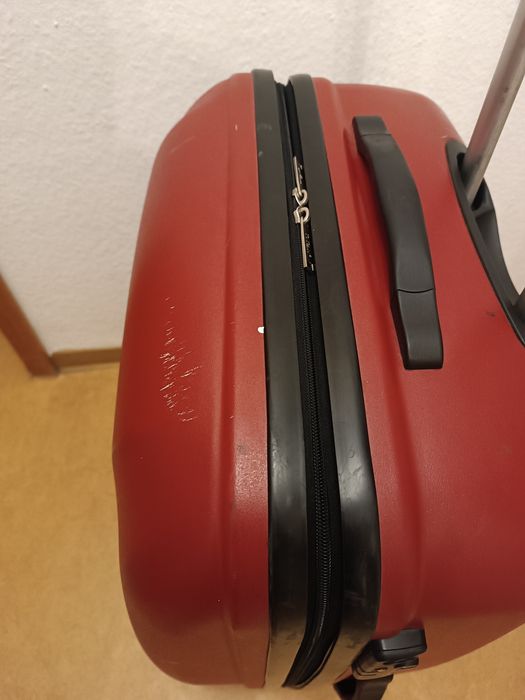 Пластиковый чемодан ,большой- 65*46*30см