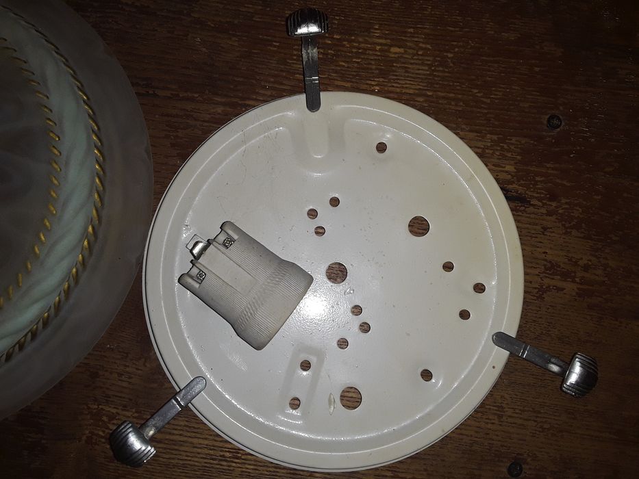 Лампа настінньо-стельова на пружинному кріпленні нова.Обмін.