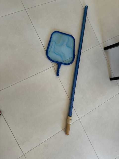 Conjunto vara telescópica e apanha folhas para piscina