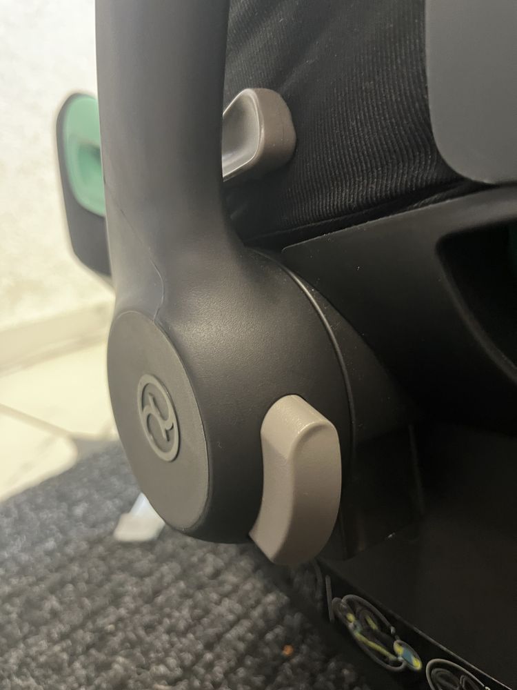 Автолюлька Cybex + Адаптери
