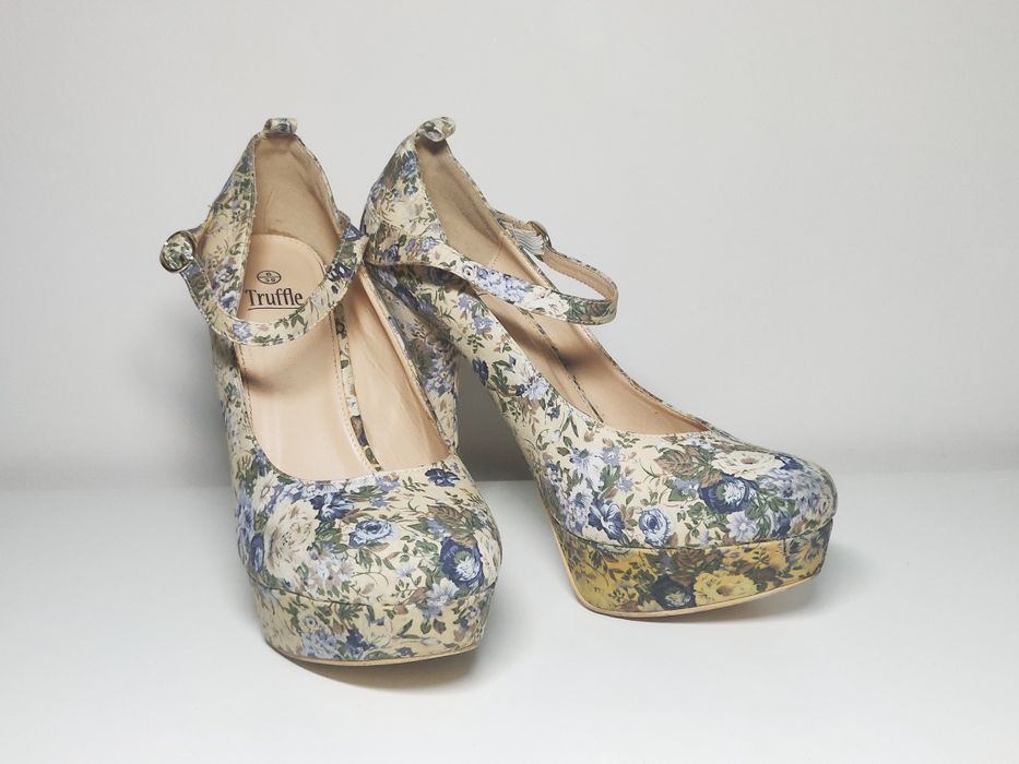 Kremowe szpilki w kwiaty Truffle, rozmiar 39