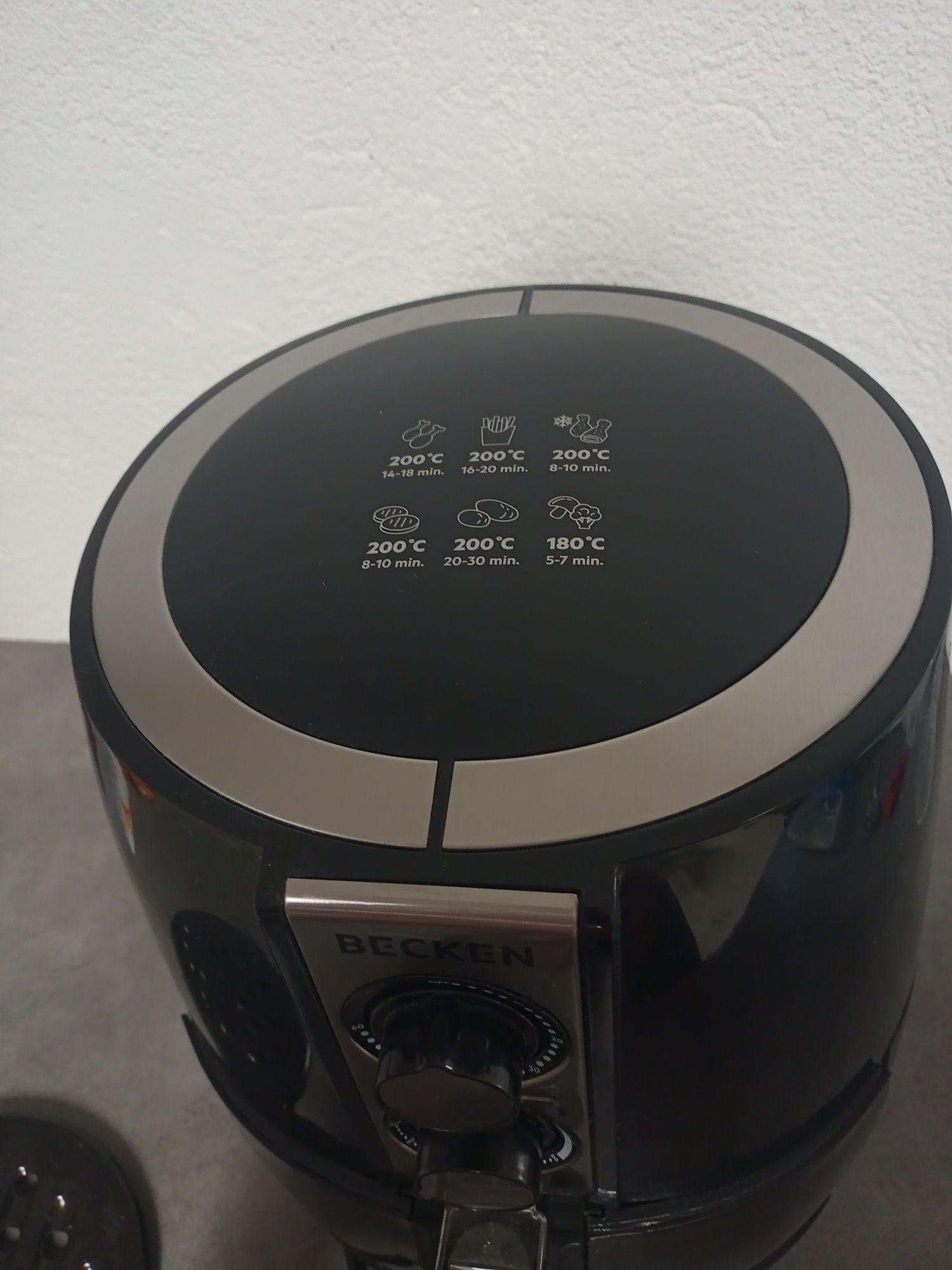 Panela elétrica com caixa