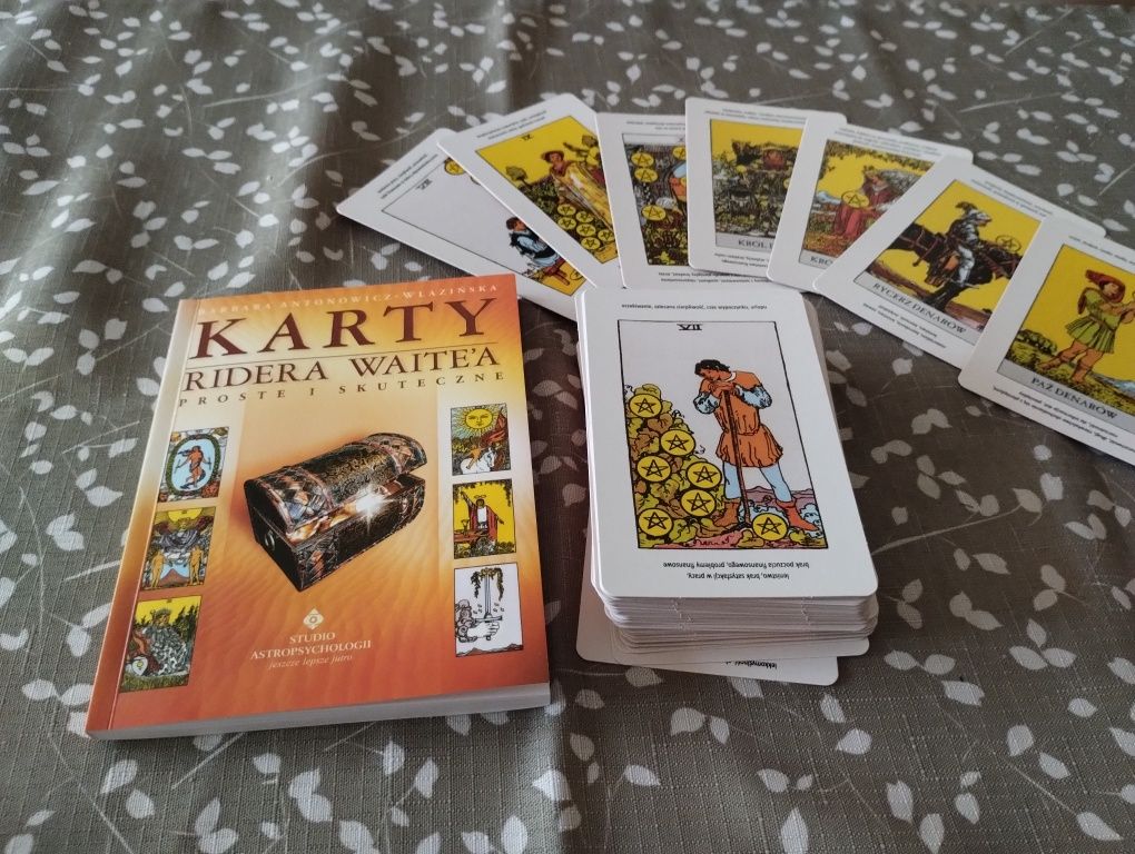 Sprzedam karty tarota wraz  z ksiazka