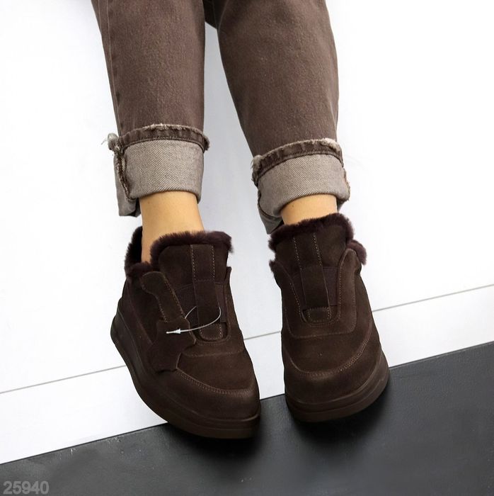 Жіночі шкіряні зимові черевики в кольорах