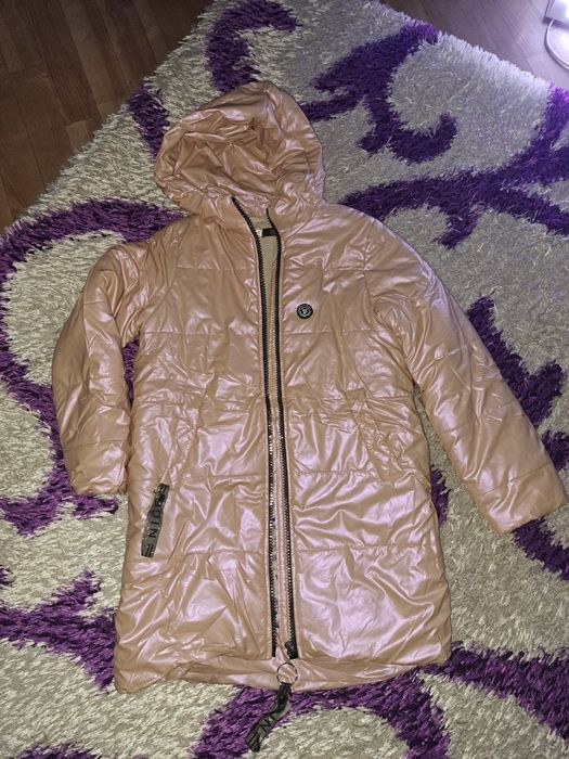 Куртки на дівчинку