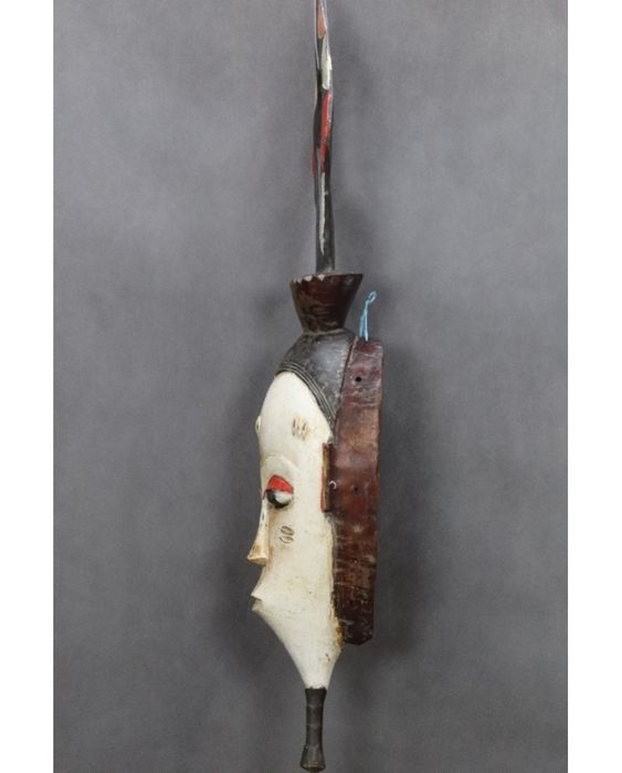 Twarz kobiety. Drewno. Guro. Wybrzeże Kości Słoniowej. XX wiek