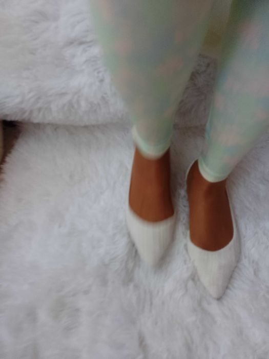 (38) Białe, tweedowe baleriny wieczorowe z mieniącą nitką, NOWE