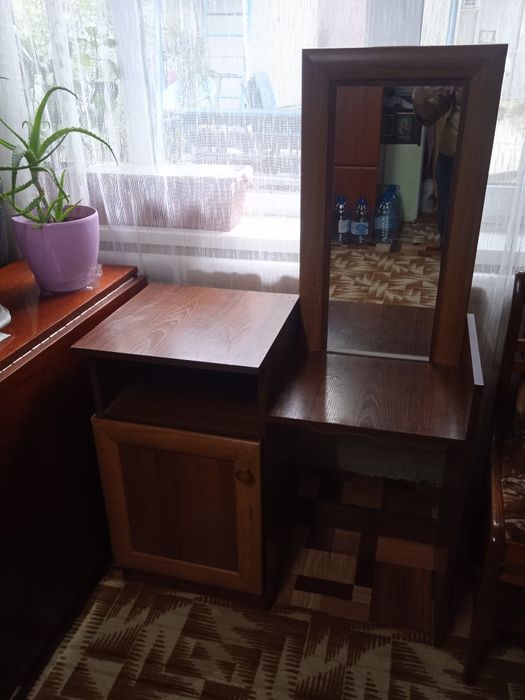Продам трельяж с зеркаломм