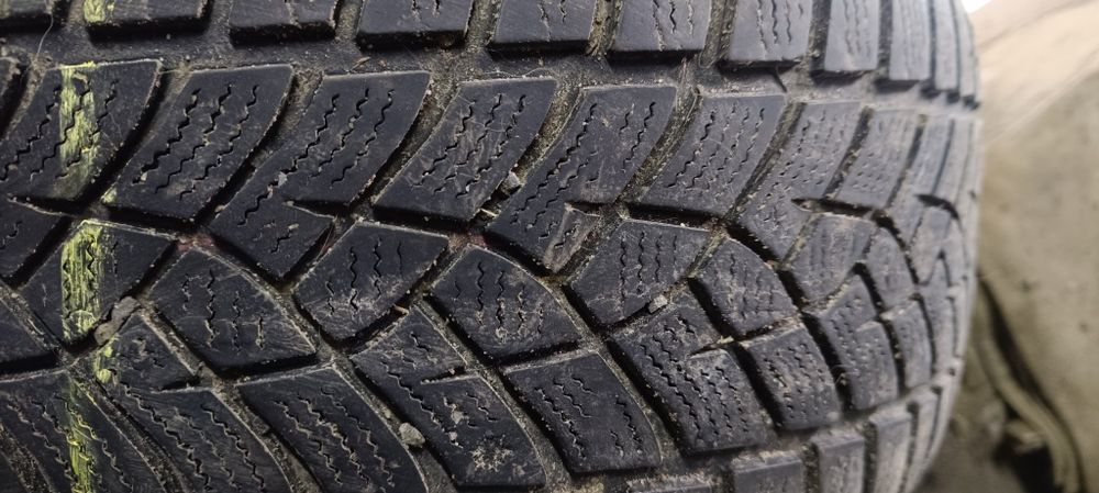 Opony 215/55/16 Goodyear ultragrip zimowe