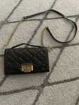 Czarna torebka guess