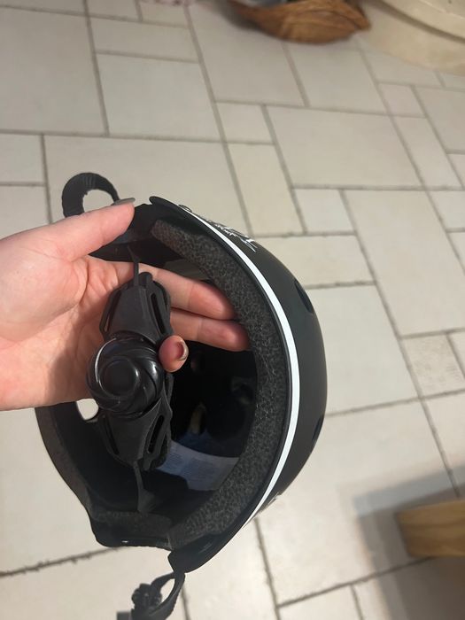 Дитячий лижний шолом на 6-10 років