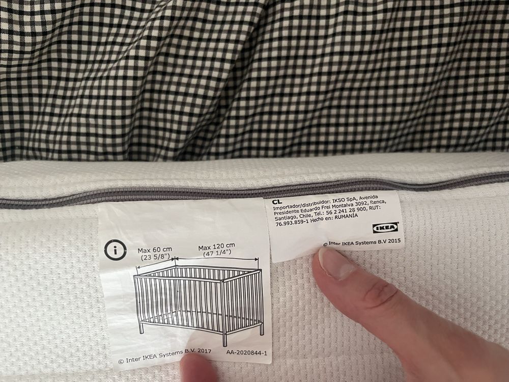Materac piankowy do łóżeczka 120x60x8cm biały Ikea + prześcieradło