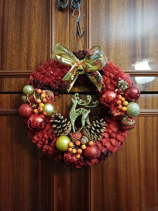 Яскравий різдвяний віночок