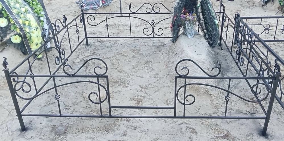 Ограды на кладбище