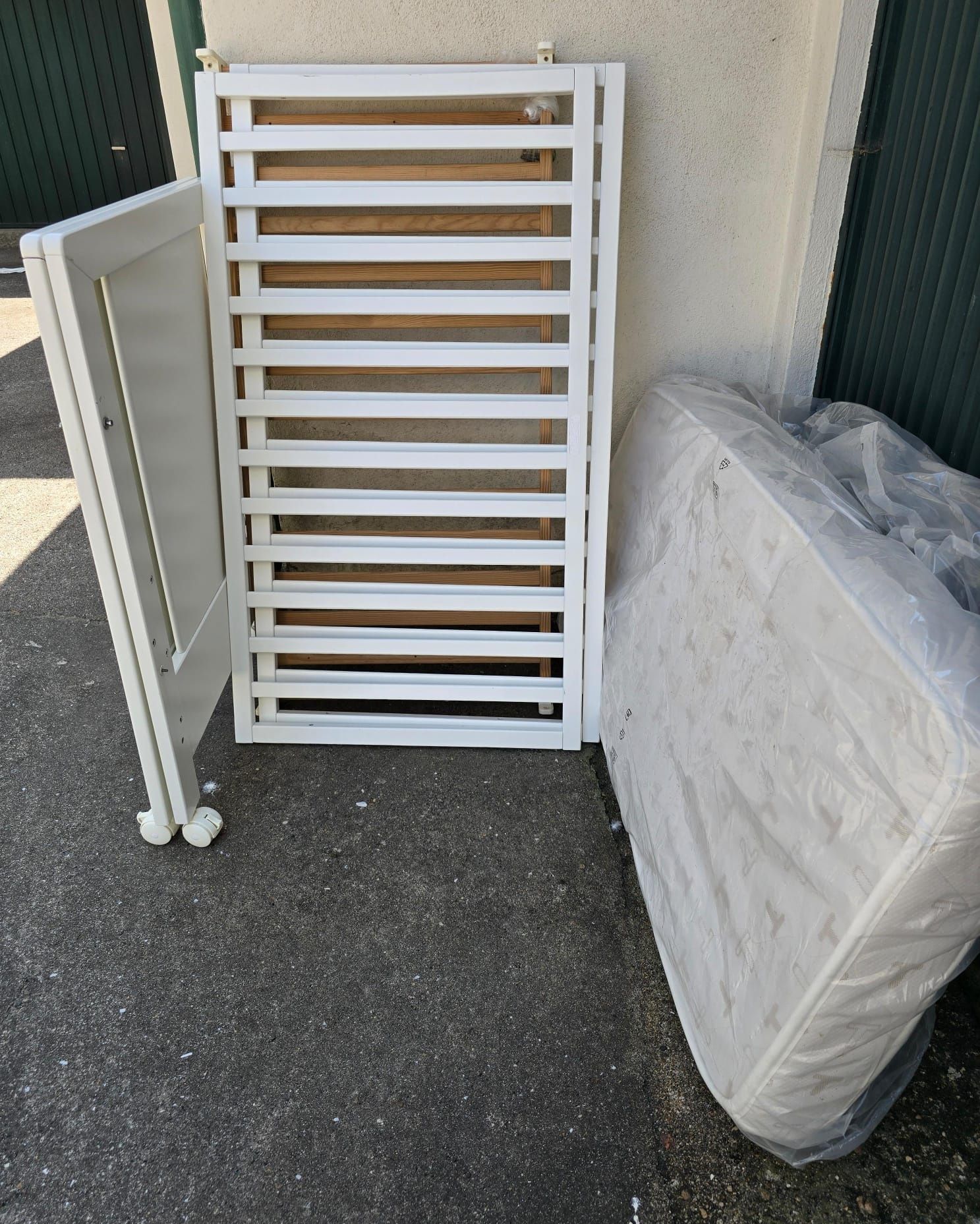 Berço branco + colchão