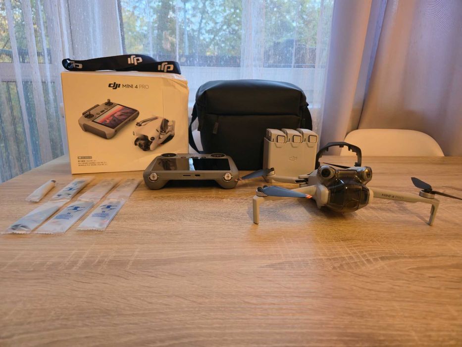 Dron DJI Mini 4 Pro Fly More Combo (RC 2) Wideo 4K/60FPS HDR, 249g