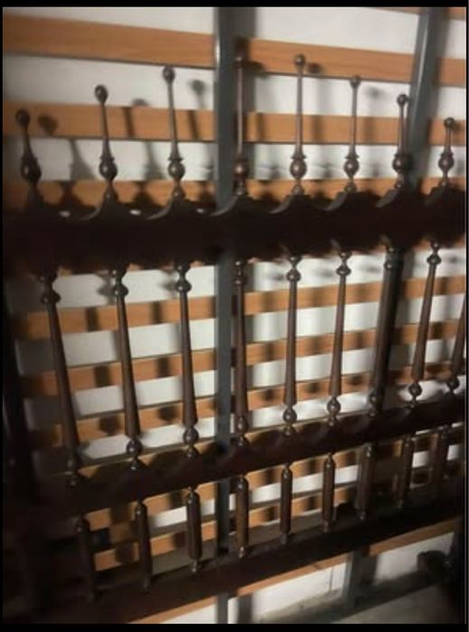 Cama de casal em madeira macica