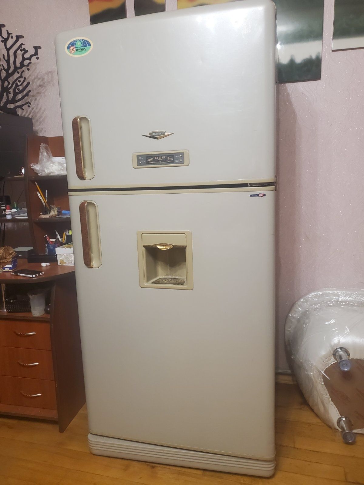 Холодильник DAEWOO в ганому стані, не пошкоджений