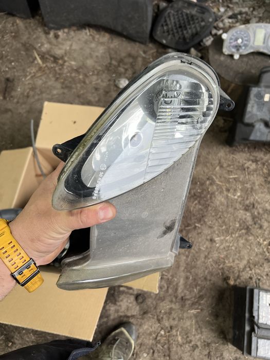 Yamaha majesty 125 lampa przedni reflektor