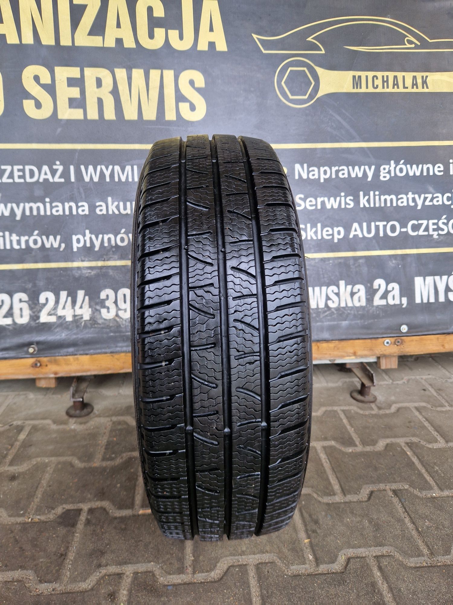 Opona zimowa 215/65/16C Pirelli Carrier Winter